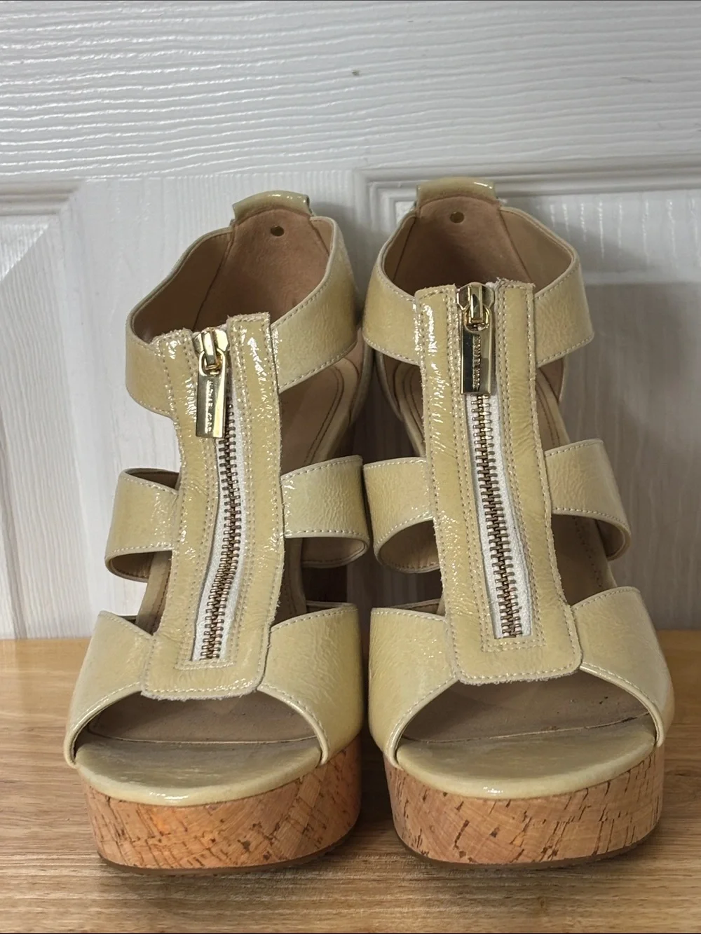 MICHAEL Micheal Kors Beige Patent Cork Wedge Sandals Size 8.5 neutral natural
